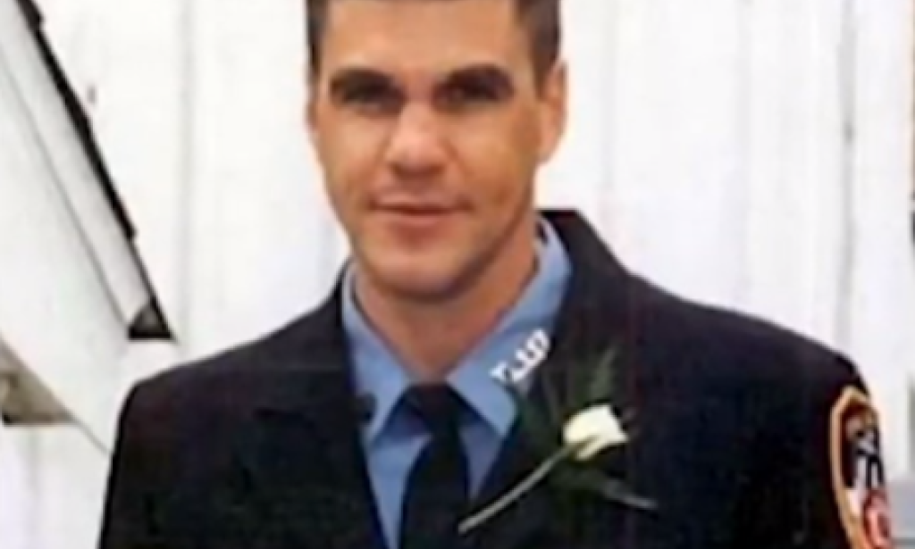 NYC firefighter dies after 'medical episode' while battling 5-alarm Brooklyn fire