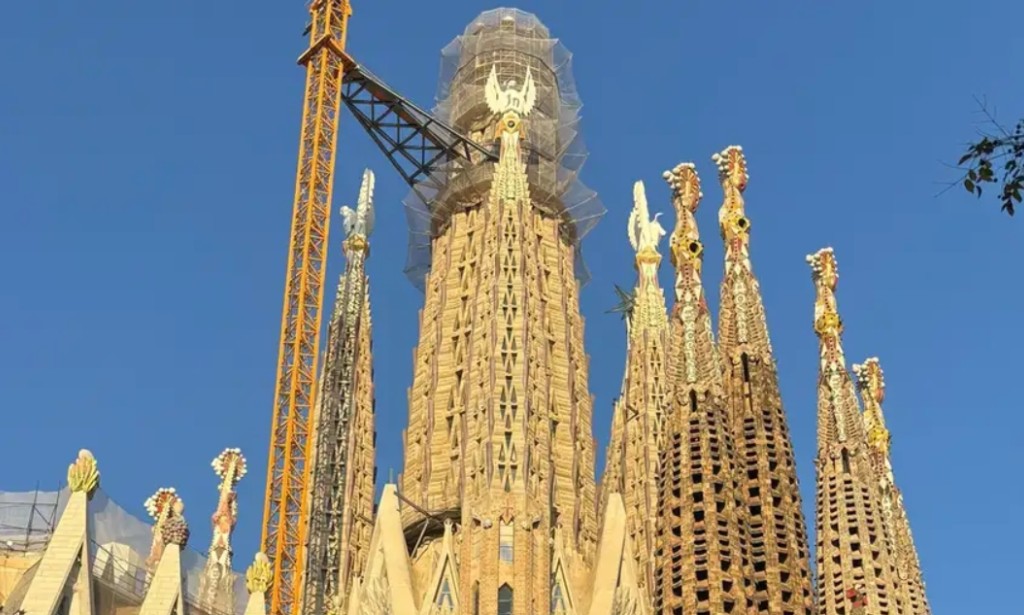 Sagrada Familia becomes world's tallest church