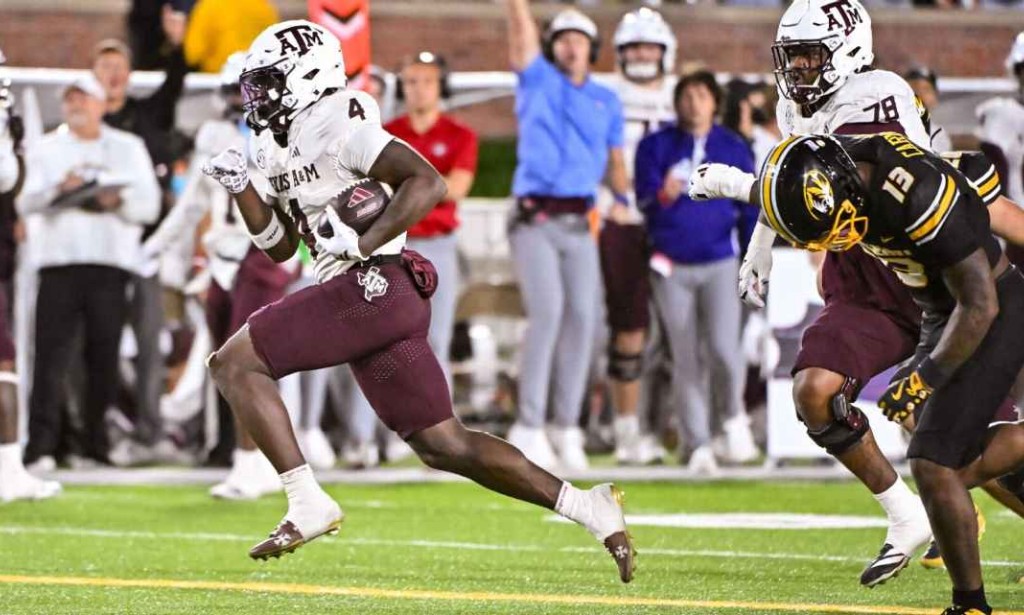 Mike Elko bristles at past, urges 9-0 Texas A&M to 'finish'