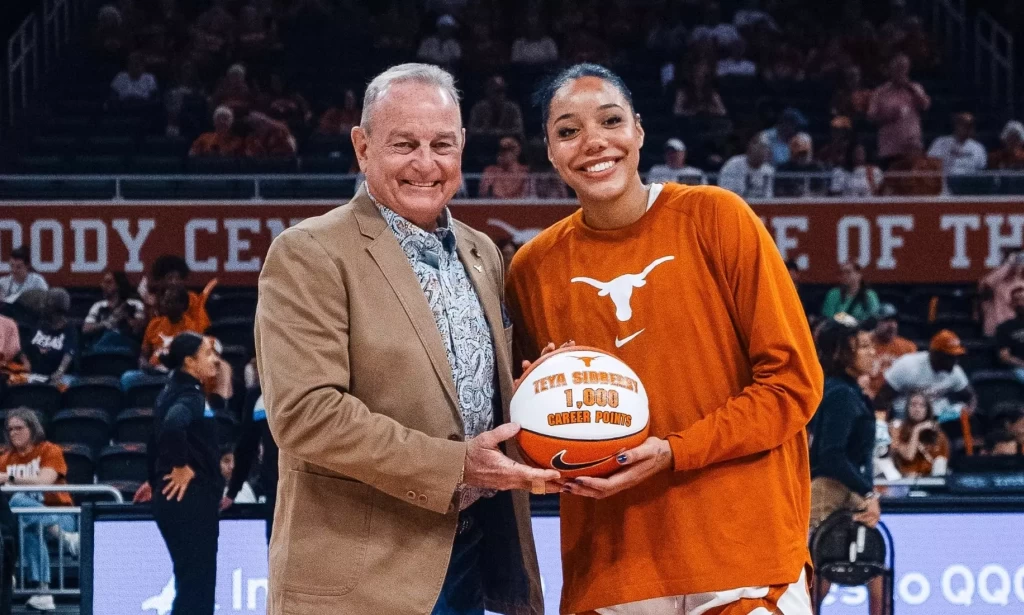 No. 4 Women's Basketball cruises past Texas Southern