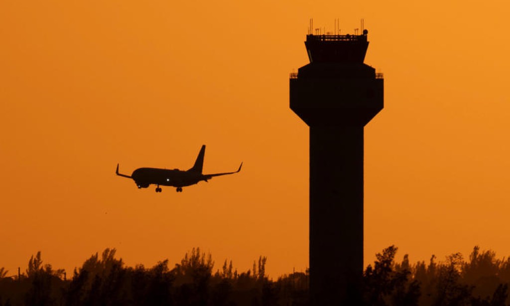 New Mar-a-Lago no-fly zone means endless plane noise for neighbors