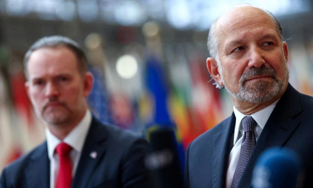 Top Ukraine officials head to US for Sunday peace talks