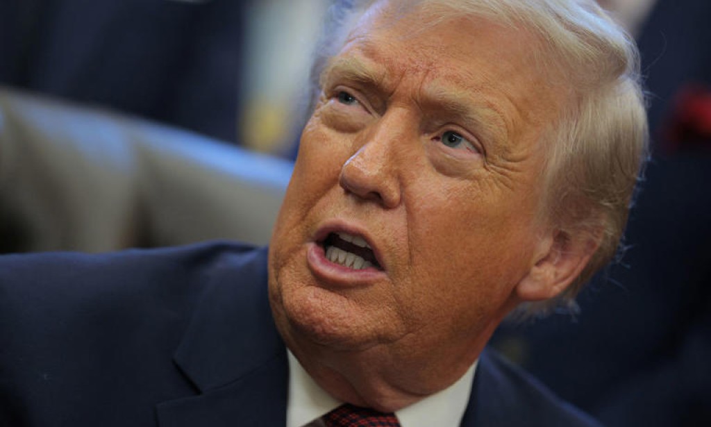 Trump disparages Somali immigrants for the second straight day, saying they've 'destroyed our country'