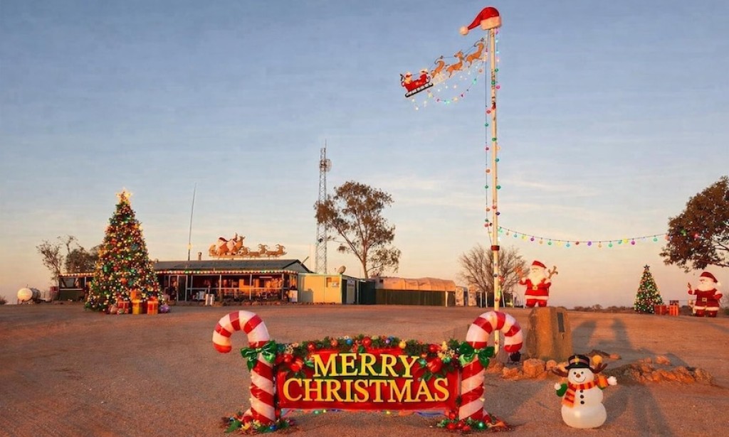 Cameron Corner celebrates New Year's Eve three times in one night, on three state borders