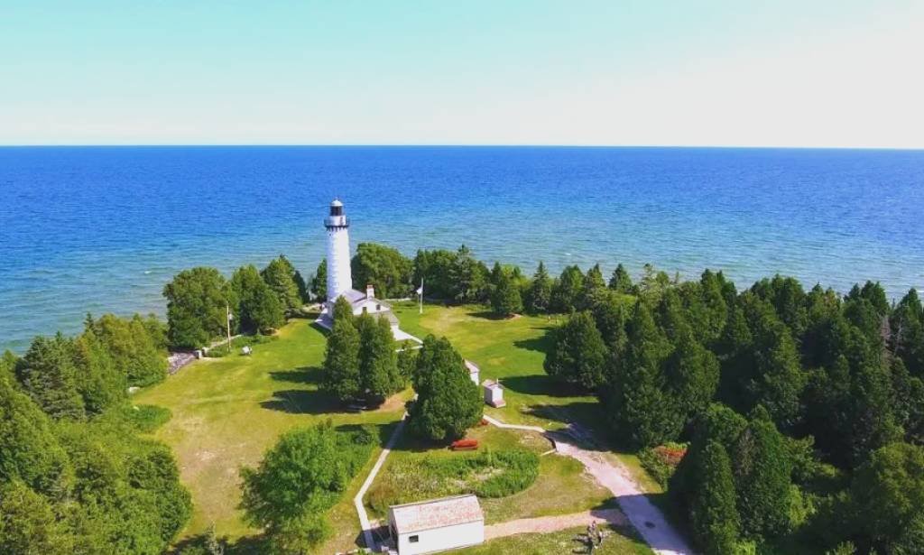 Hidden Gems: Fairy-Tale Small Towns Along the Great Lakes