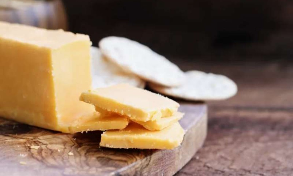 Does high-fat dairy prevent dementia? Not so fast, experts say